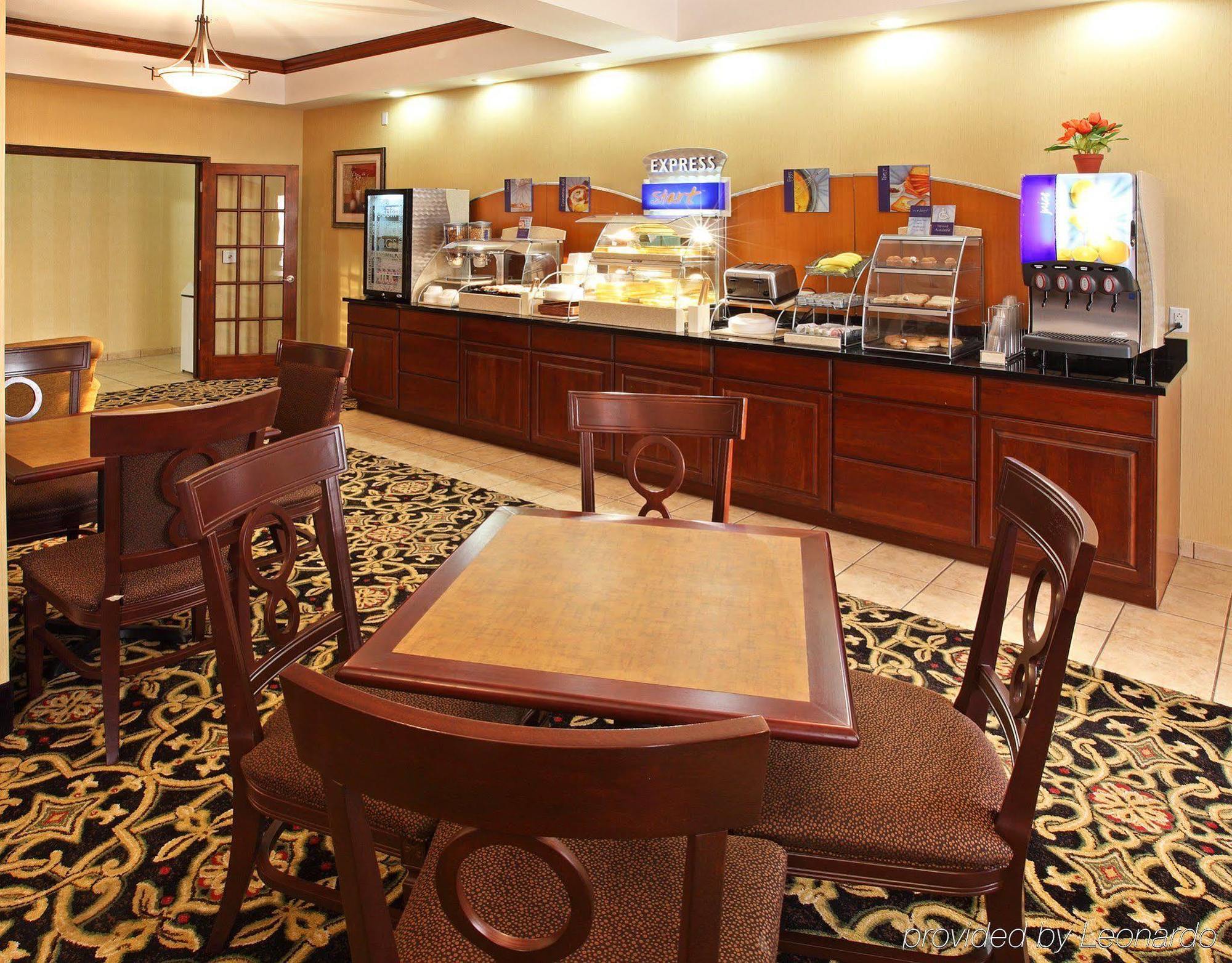 Holiday Inn Express Hotel & Suites Clarksville Exterior foto