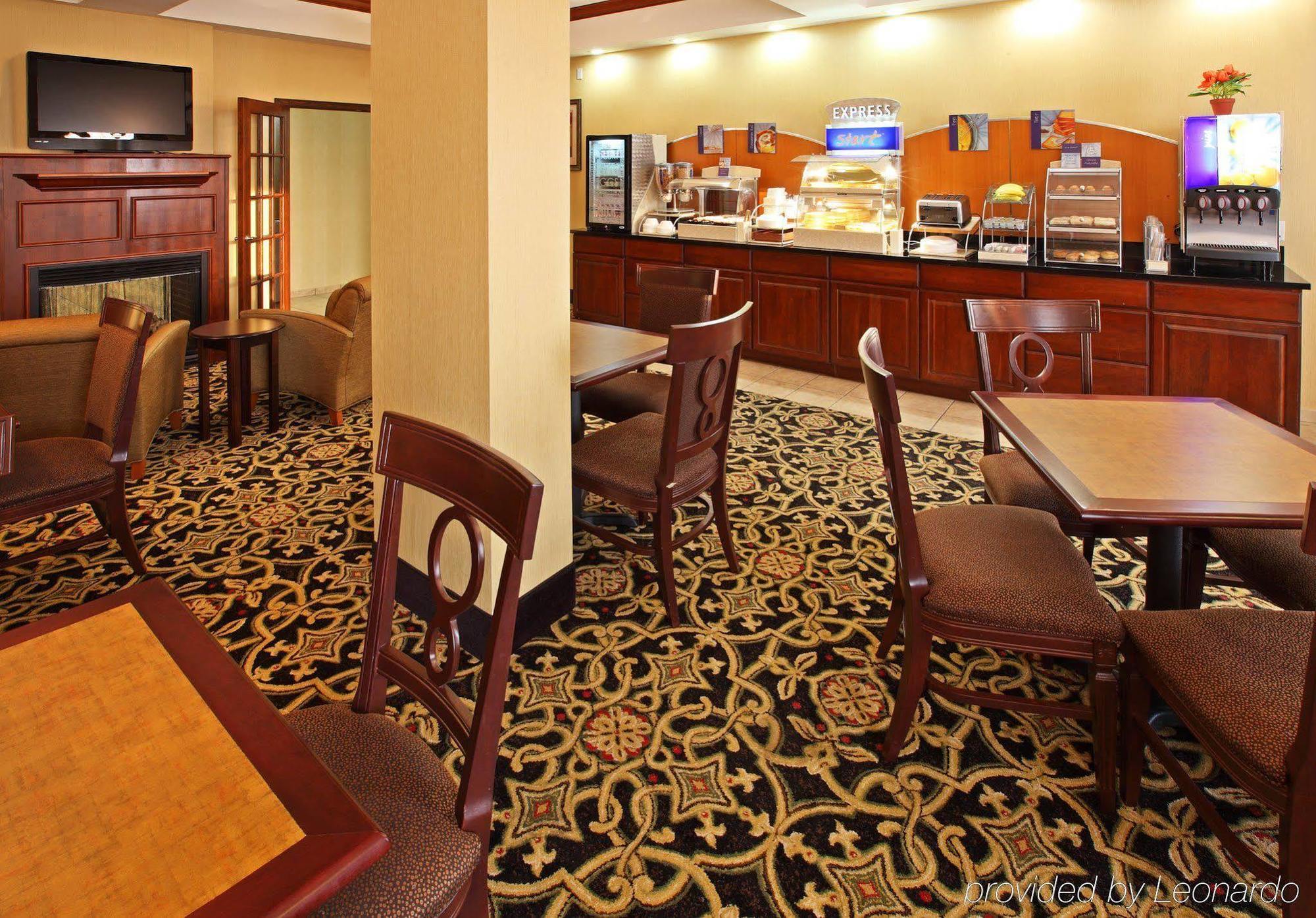 Holiday Inn Express Hotel & Suites Clarksville Exterior foto