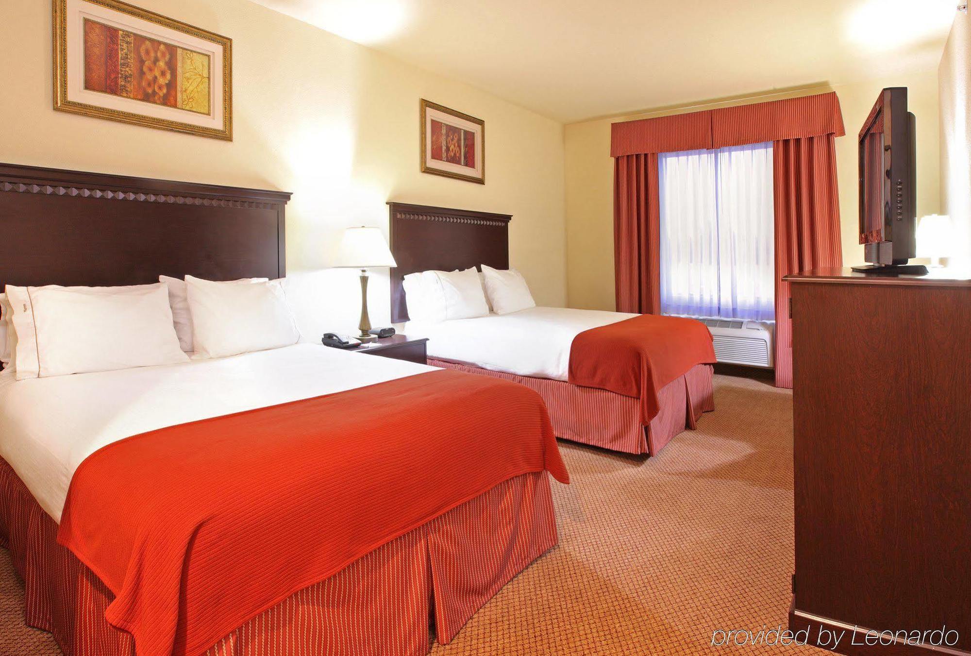 Holiday Inn Express Hotel & Suites Clarksville Habitación foto